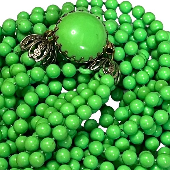 Vintage plastic green beaded necklace - Picture 3 of 5